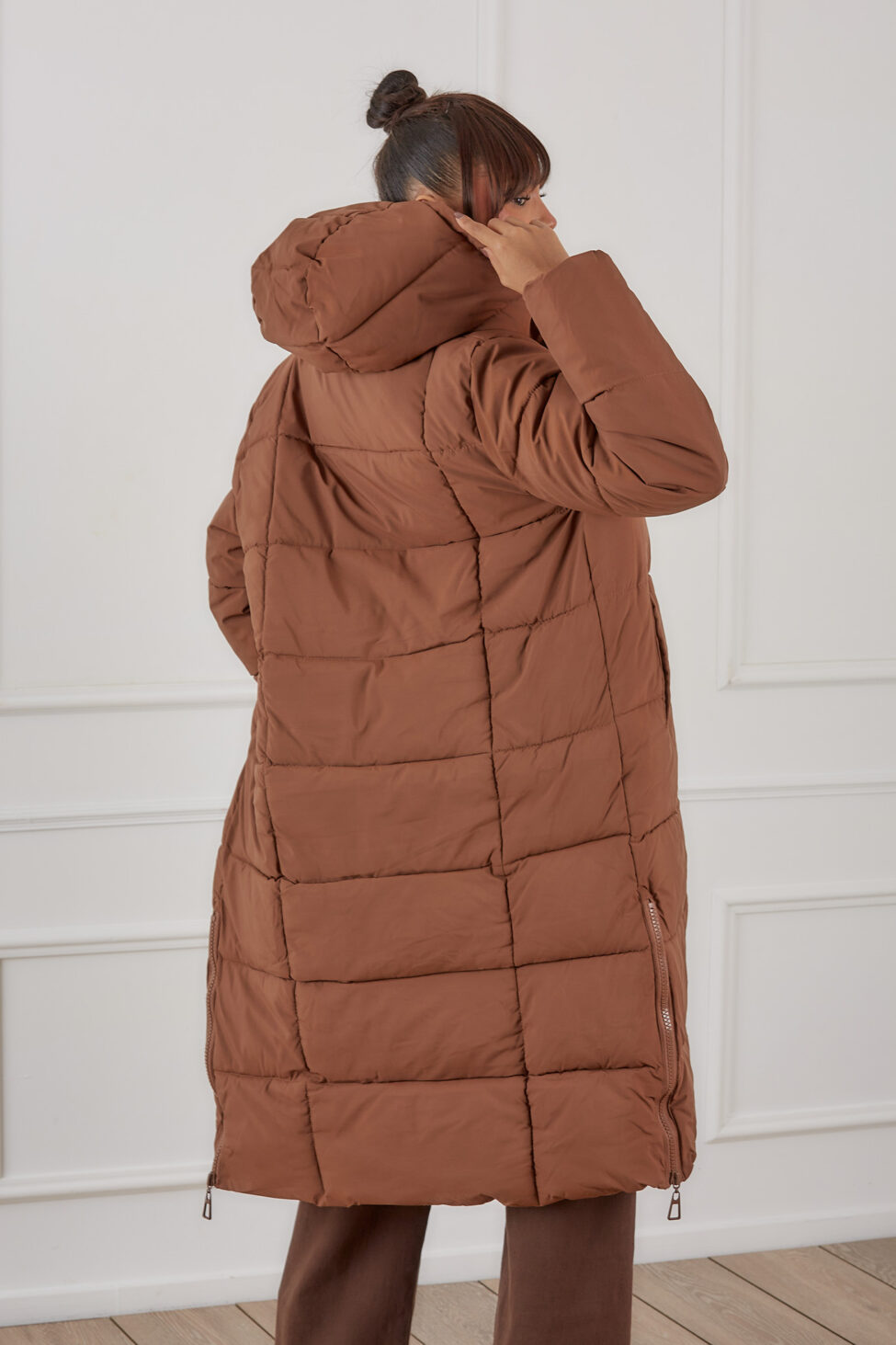 Explain μακρύ καπιτονέ μπουφάν με κουκούλα καφέ - Image 4