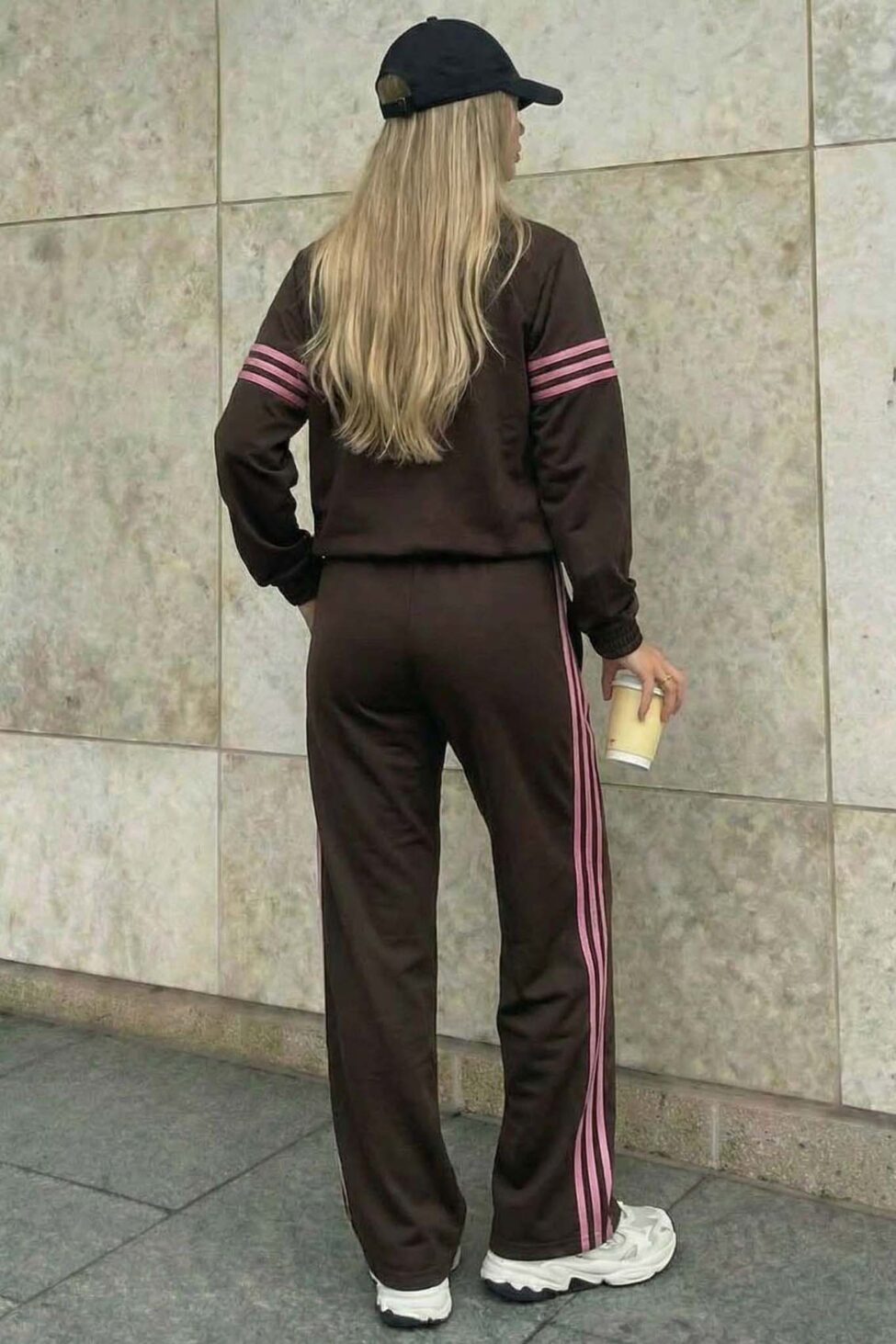 Run σετ φόρμα φούτερ με παντελόνι καφέ - Image 2