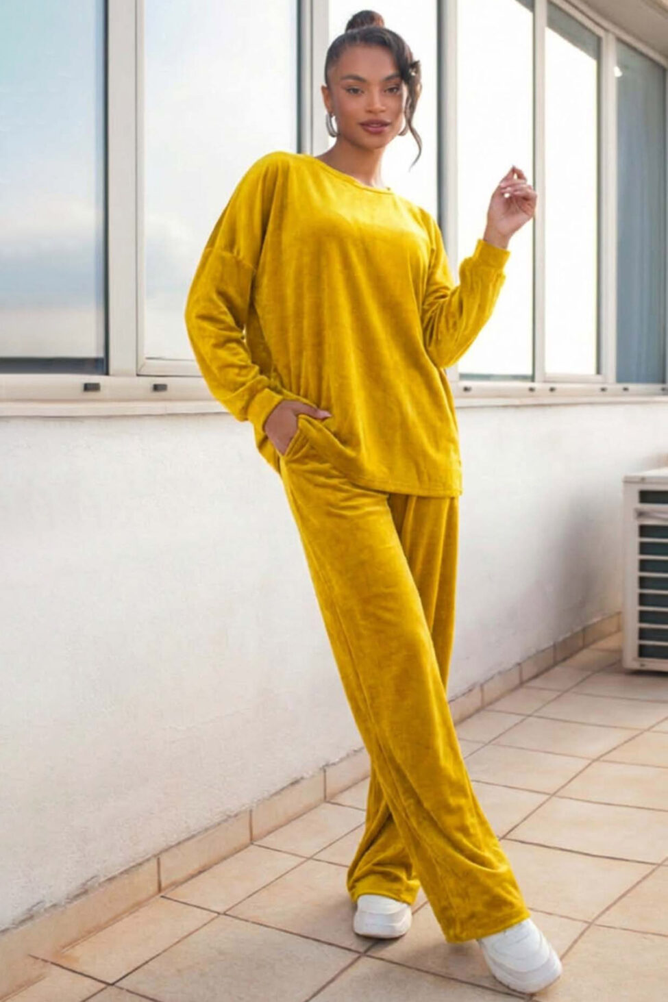 Vessaro σετ μπλούζα-παντελόνι με βελούδινη υφή κίτρινο - Image 2