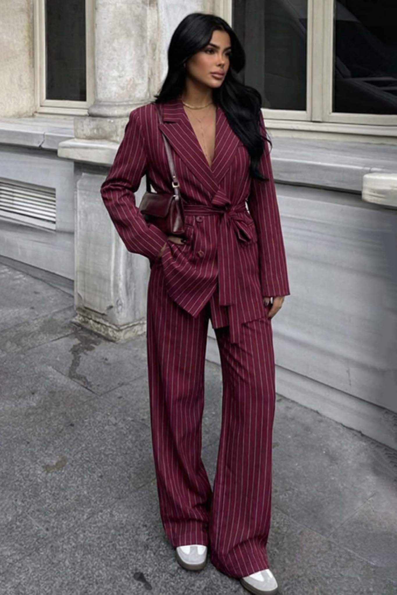Victoria σετ ριγέ σακάκι με παντελόνι μπορντό Victoria σετ ριγέ σακάκι με παντελόνι μπορντό - Image 1