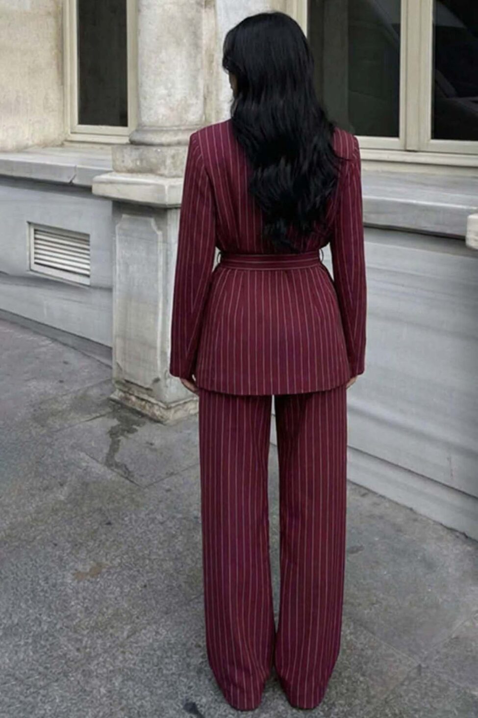 Victoria σετ ριγέ σακάκι με παντελόνι μπορντό - Image 2