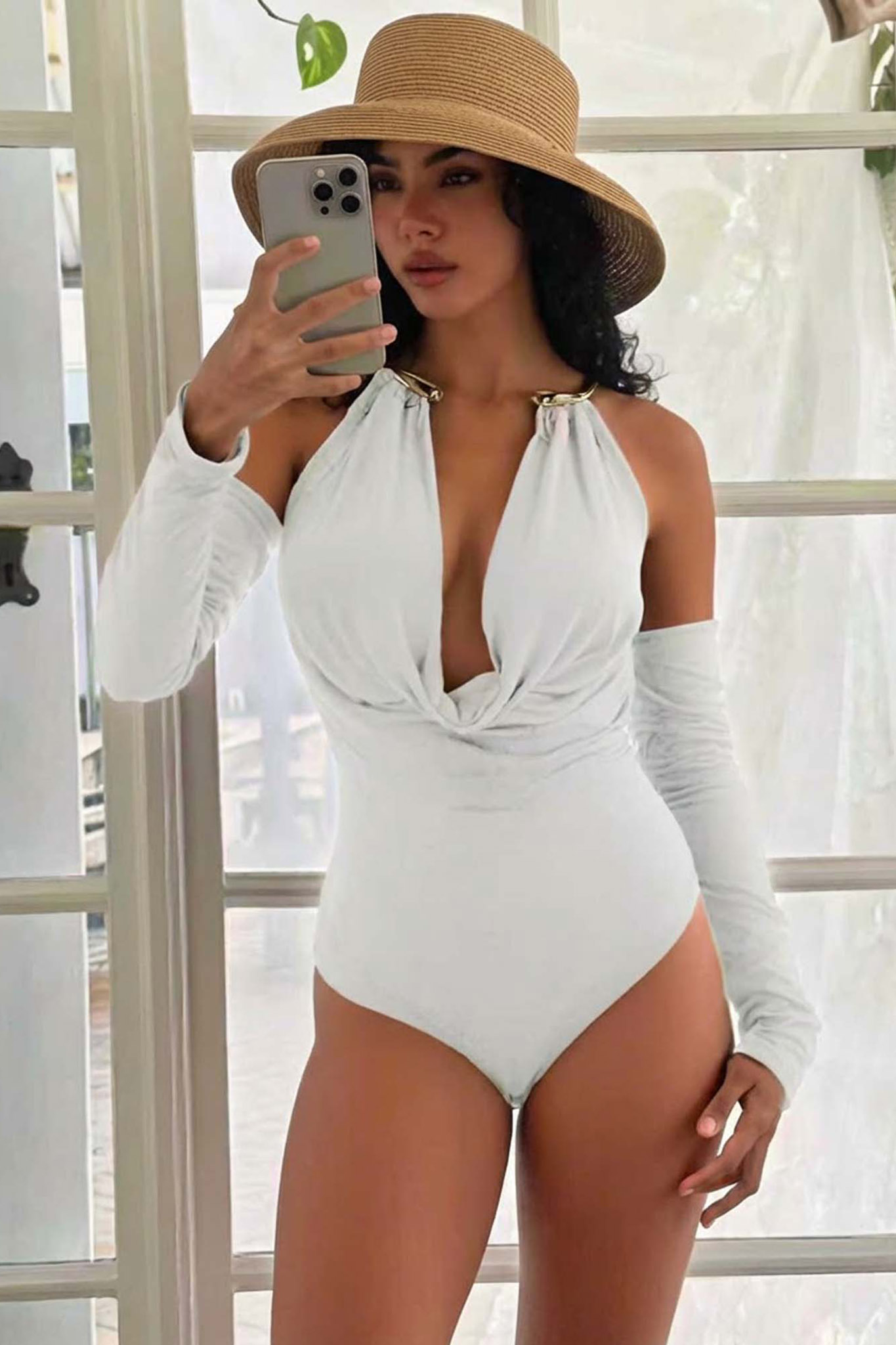 Abigeil κορμάκι με μεταλλική λεπτομέρεια & ντραπέ ντεκολτέ λευκό - Image 1