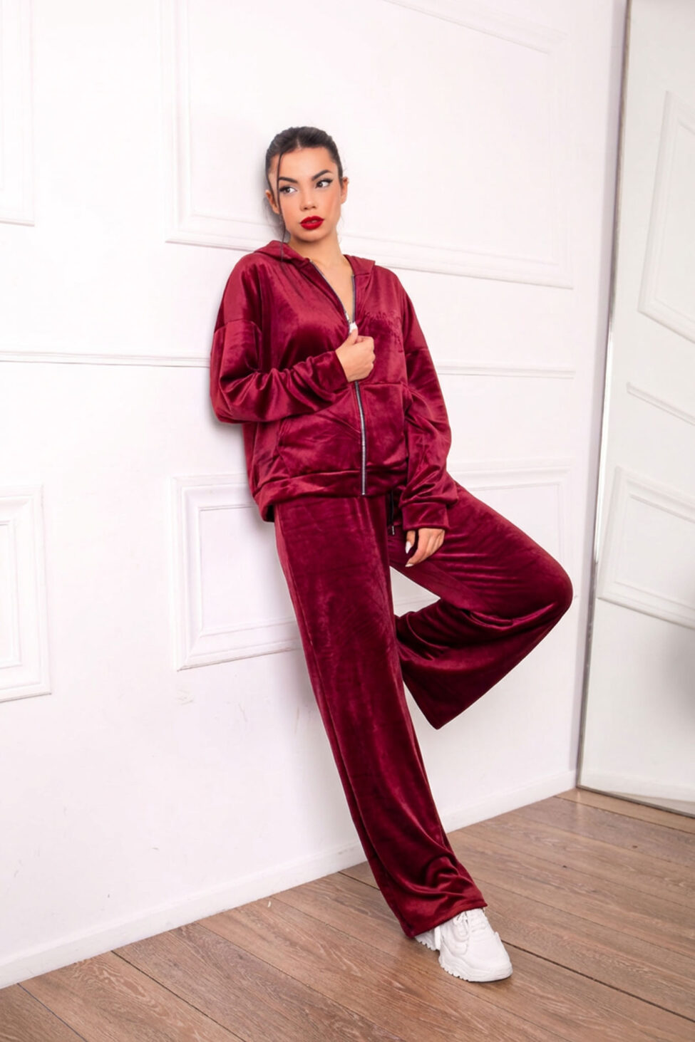 Aura σετ ζακέτα-παντελόνι βελούδινο με strass μπορντό - Image 2