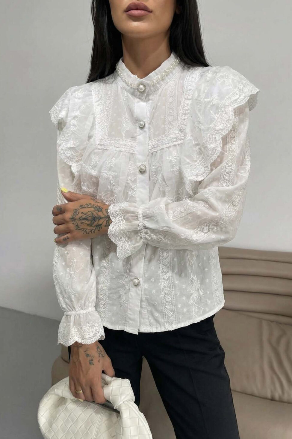 Baden πουκάμισο με βολάν και πέρλες στον γιακά λευκό - Image 2