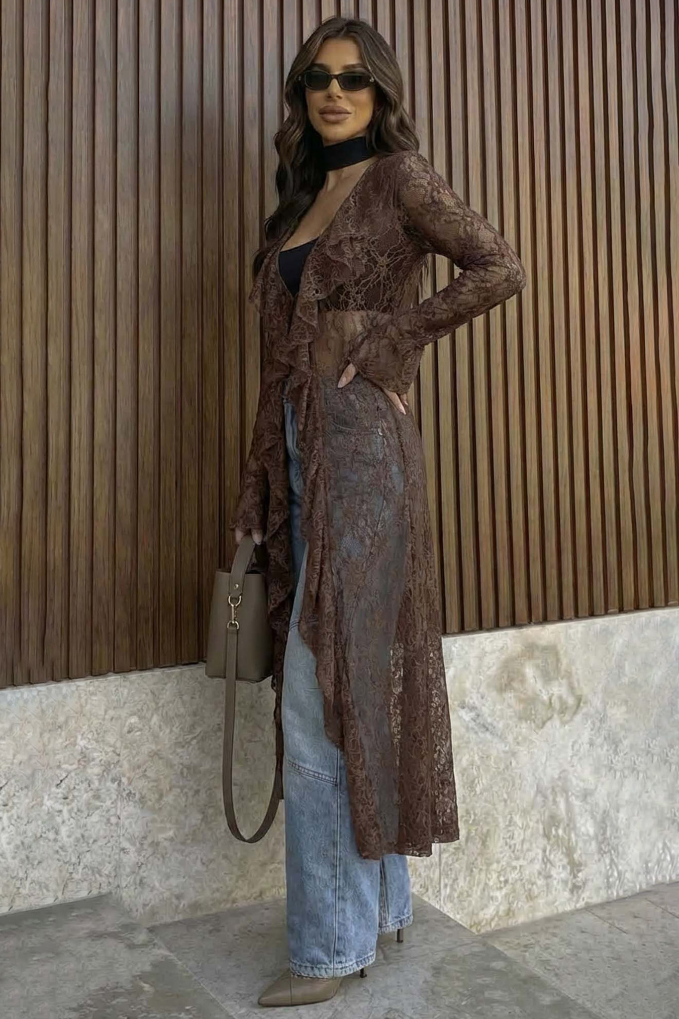 Elegance δαντελένιο κιμονό με βολάν και μανίκια καμπάνα καφέ Elegance δαντελένιο κιμονό με βολάν και μανίκια καμπάνα καφέ - Image 1