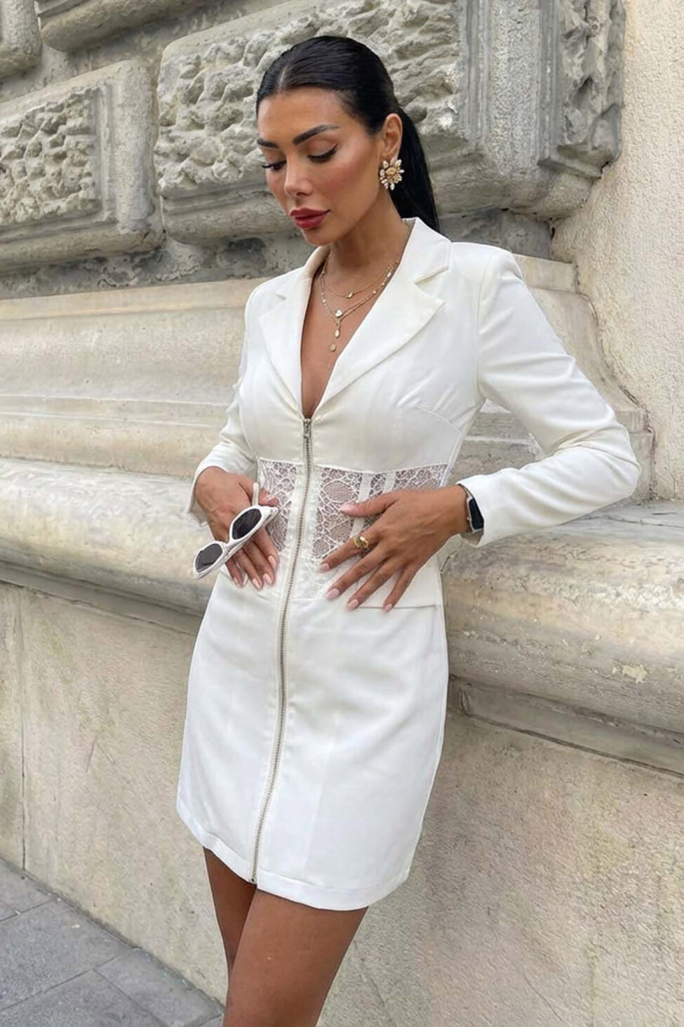 Hype μίνι φόρεμα με διαφανή δαντελένιο κορσέ και φερμουάρ λευκό - Image 3