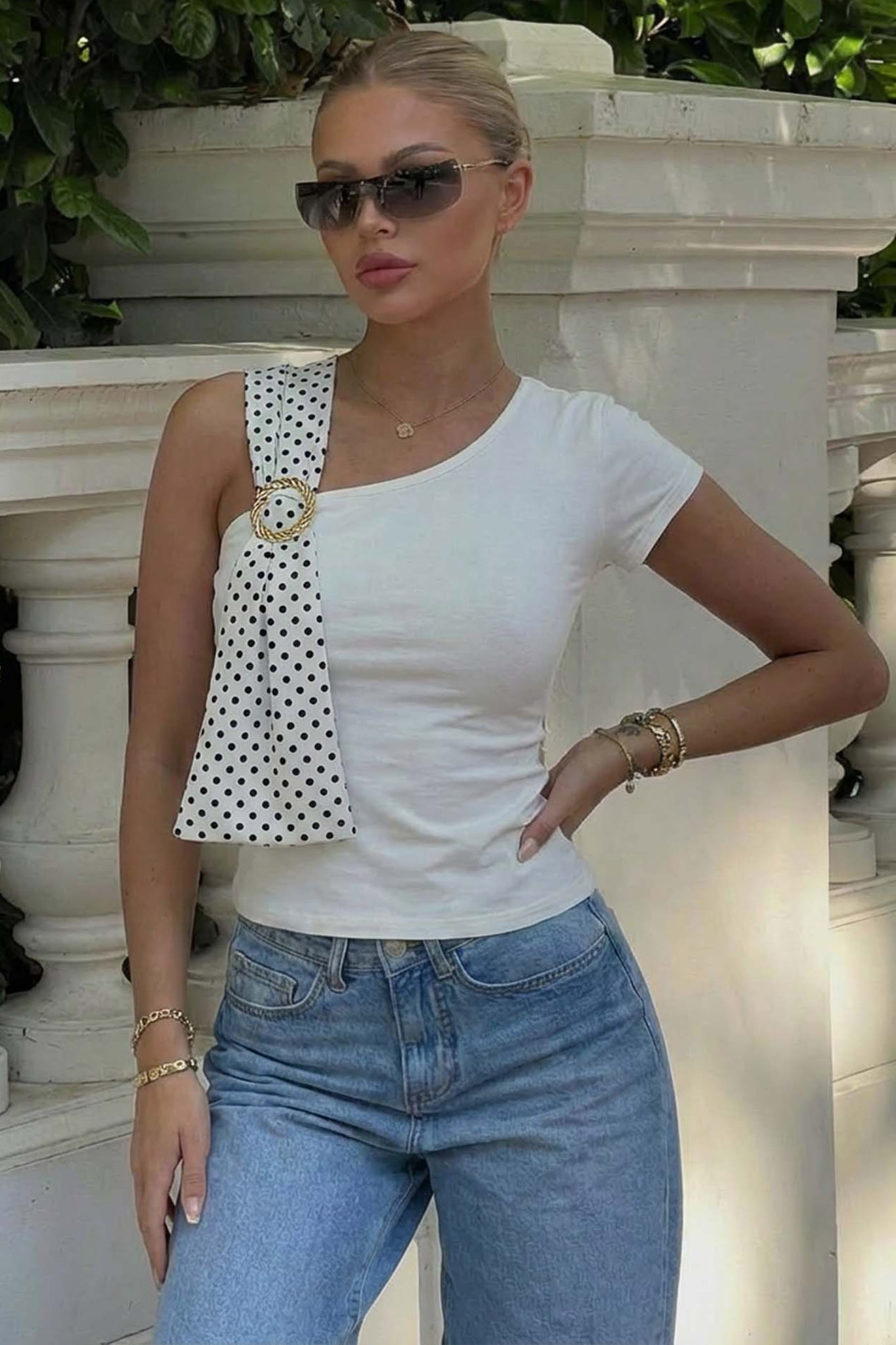 Idonia αμάνικη μπλούζα με πουά λεπτομέρεια και κρίκο λευκό Idonia αμάνικη μπλούζα με πουά λεπτομέρεια και κρίκο λευκό - Image 1