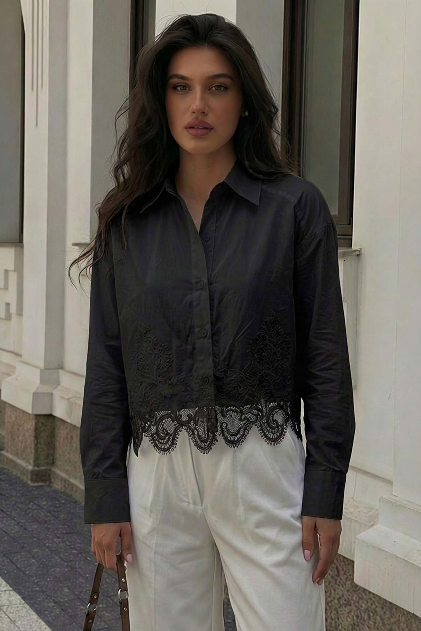 Ignasio πουκάμισο με λεπτομέρεια δαντέλας στο τελείωμα μαύρο Ignasio πουκάμισο με λεπτομέρεια δαντέλας στο τελείωμα μαύρο - Image 1