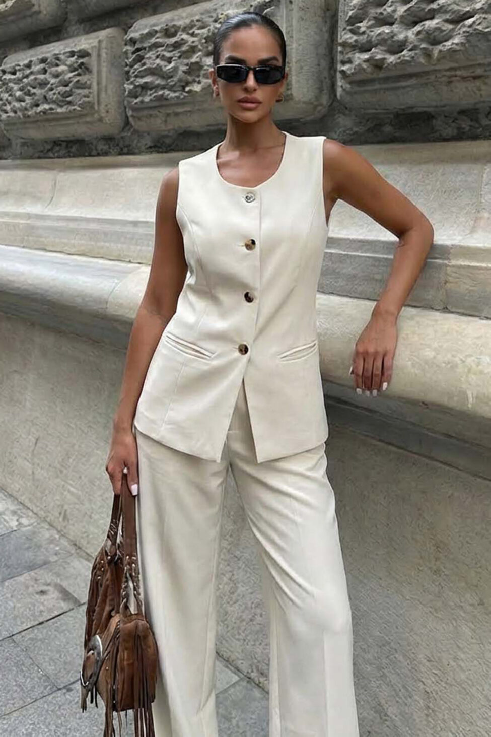 Ignatius σετ αμάνικο γιλέκο με ψηλόμεσο παντελόνι εκρού - Image 2