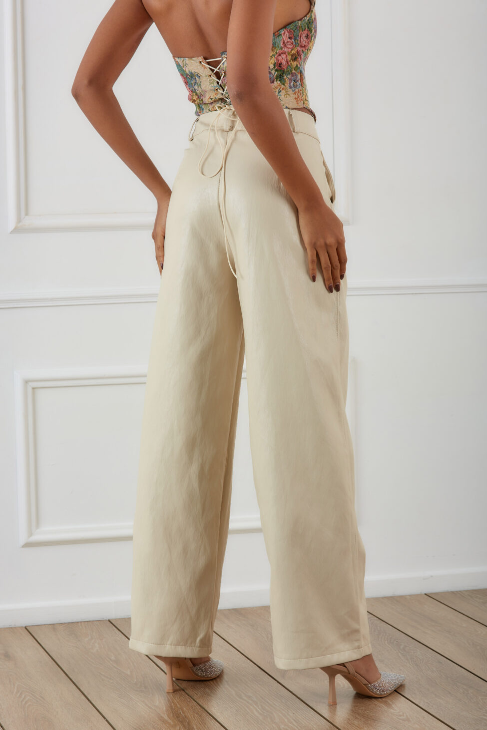 Olivia παντελόνι από οικολογικό δέρμα εκρού - Image 3