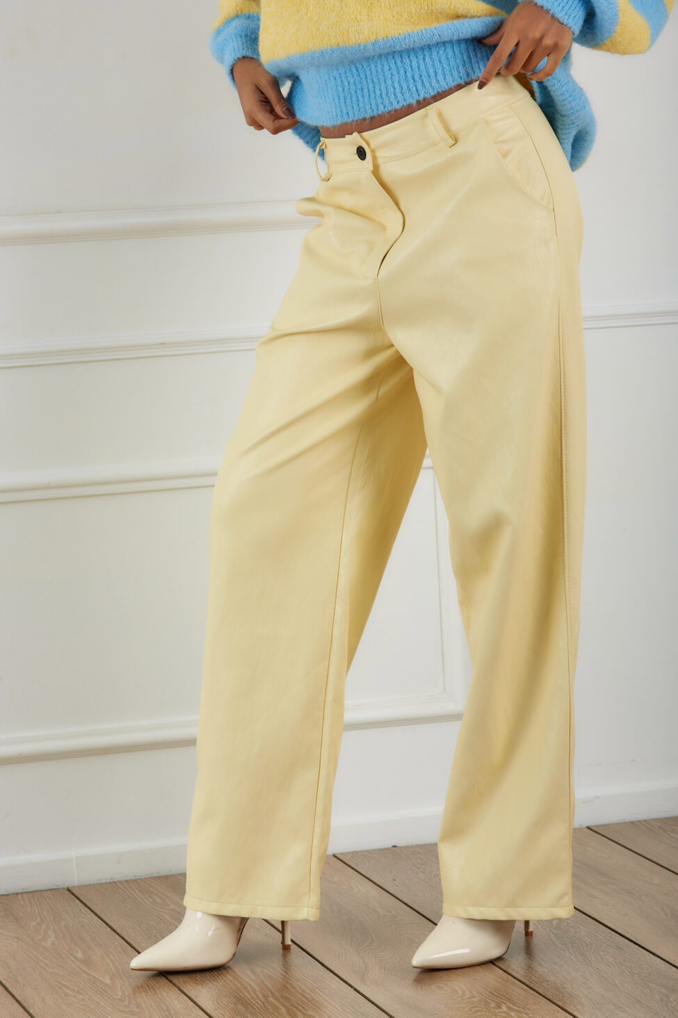 Olivia παντελόνι από οικολογικό δέρμα κίτρινο - Image 2