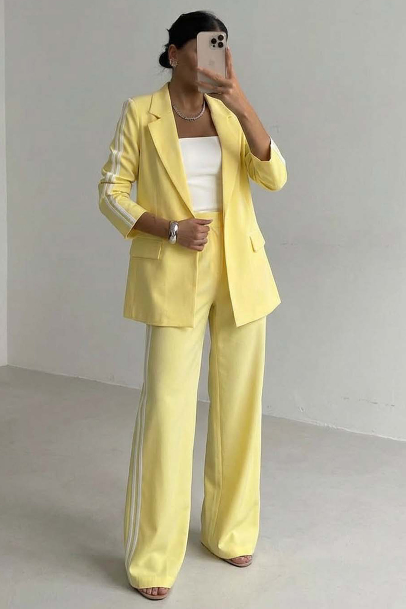 Patricia σετ σακάκι παντελόνι με ρίγες στο πλάι κίτρινο Patricia σετ σακάκι παντελόνι με ρίγες στο πλάι κίτρινο - Image 1