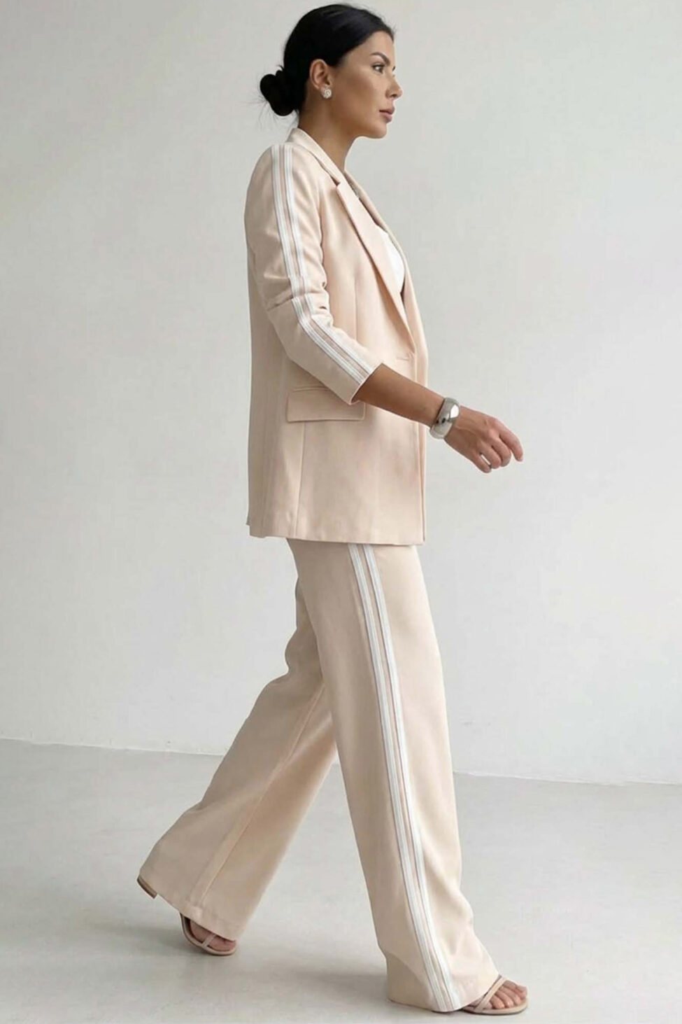 Patricia σετ σακάκι παντελόνι με ρίγες στο πλάι μπεζ - Image 2