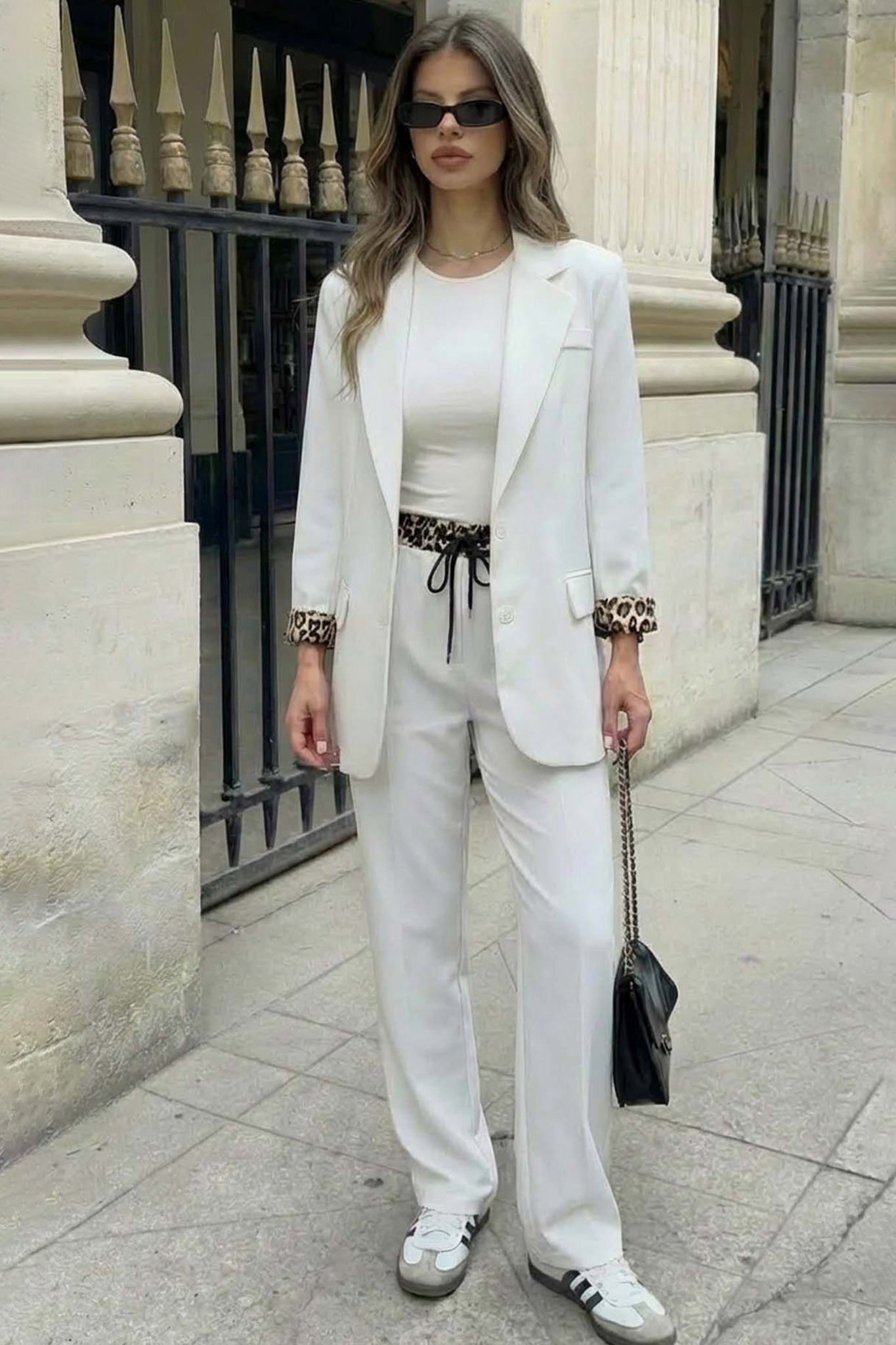 Power σετ σακάκι-παντελόνι με leopar print λευκό Power σετ σακάκι-παντελόνι με leopar print λευκό - Image 1