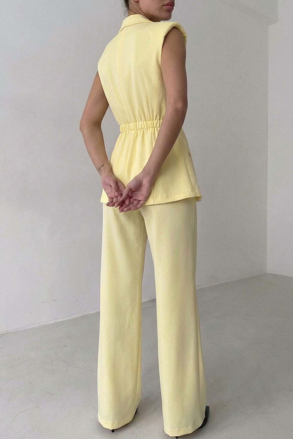 Proper σετ αμάνικο γιλέκο παντελόνι κίτρινο - Image 2