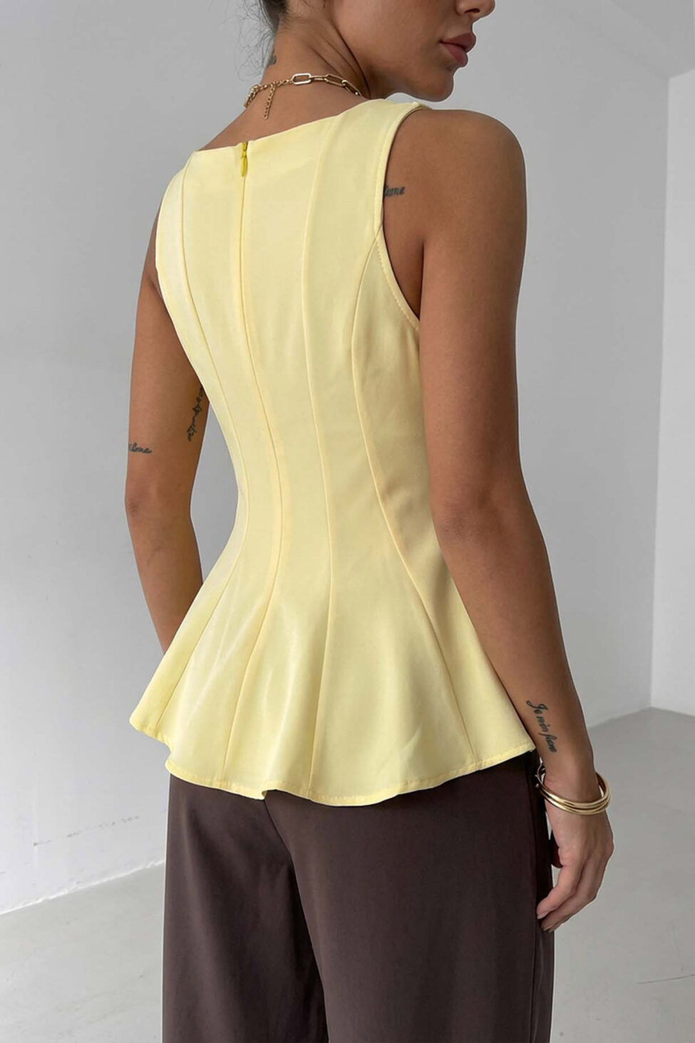 Provide αμάνικη μπλούζα με βολάν στο τελείωμα κίτρινο - Image 2