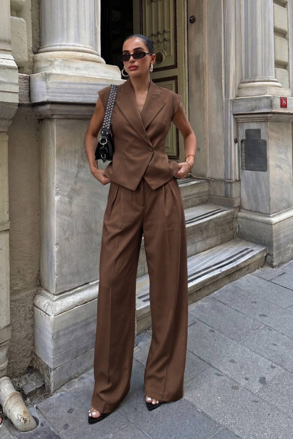 Rylan Σετ Γιλέκο Παντελόνι καφέ - Image 2