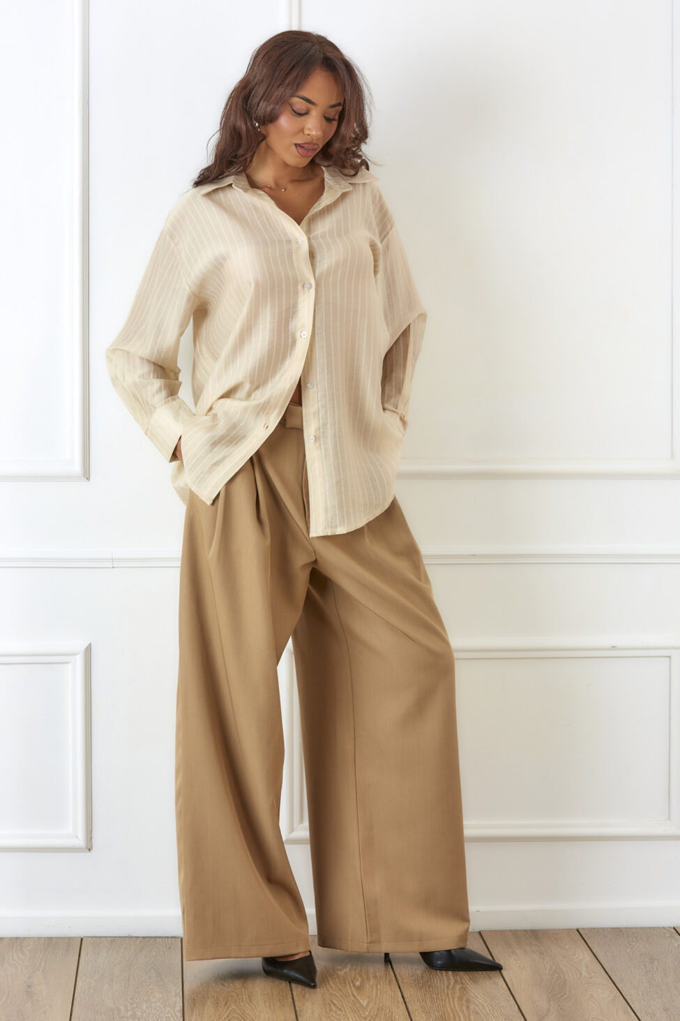 Seline πουκάμισο ριγέ με κλασσικό γιακά μπεζ - Image 2