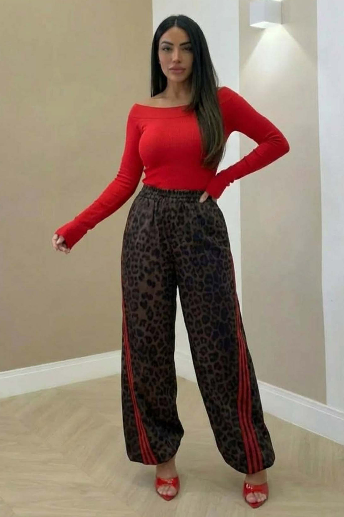 Thomais παντελόνι με ρίγες στο πλάι κόκκινο Thomais παντελόνι με ρίγες στο πλάι κόκκινο - Image 1