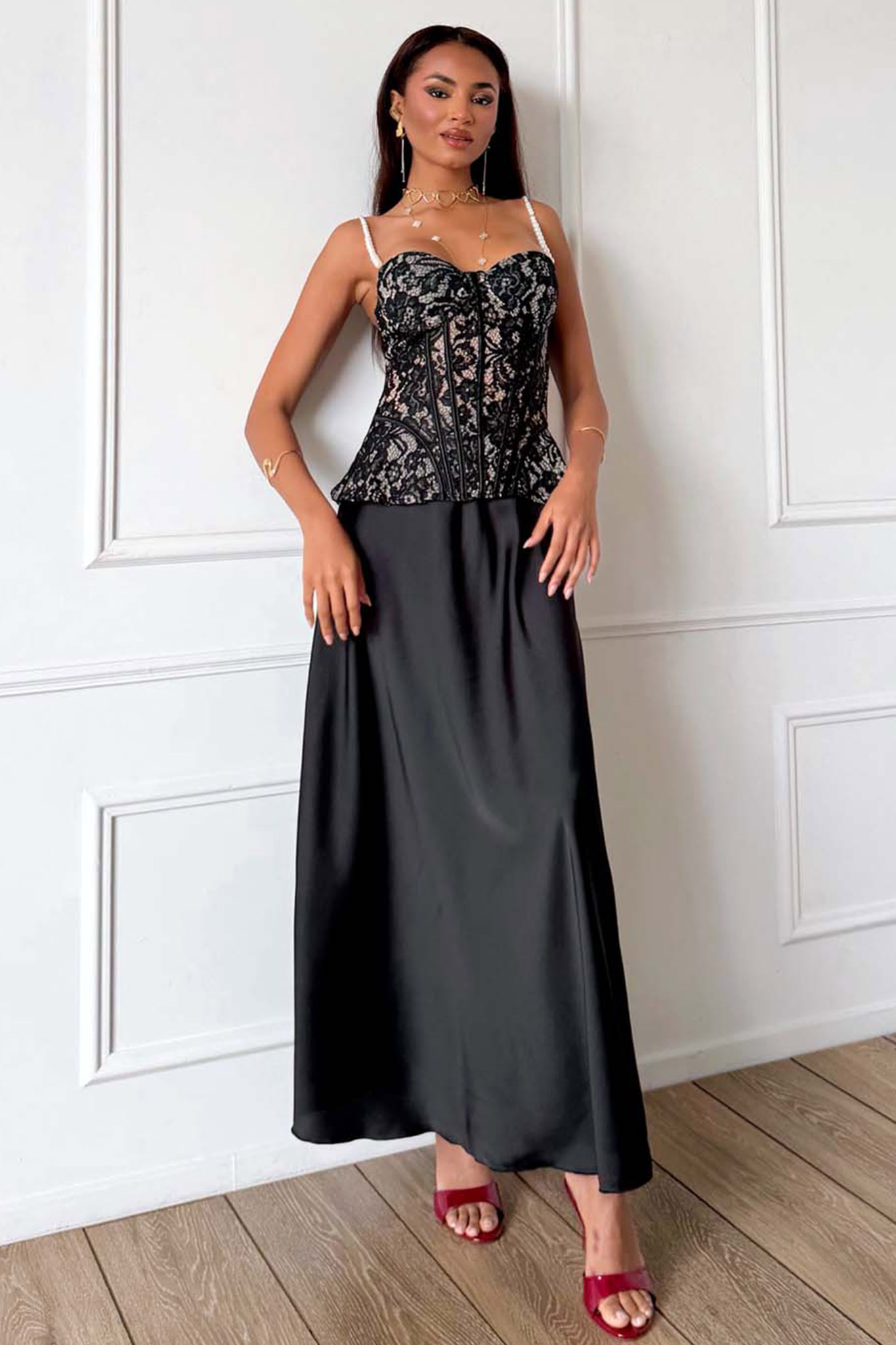 Akira μίντι σατέν φούστα μαύρο Akira μίντι σατέν φούστα μαύρο - Image 1