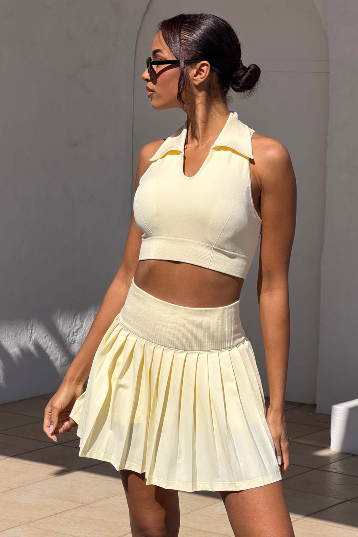 Alkina σετ crop τοπ με γιακά και φούστα-σορτς κίτρινο - Image 1
