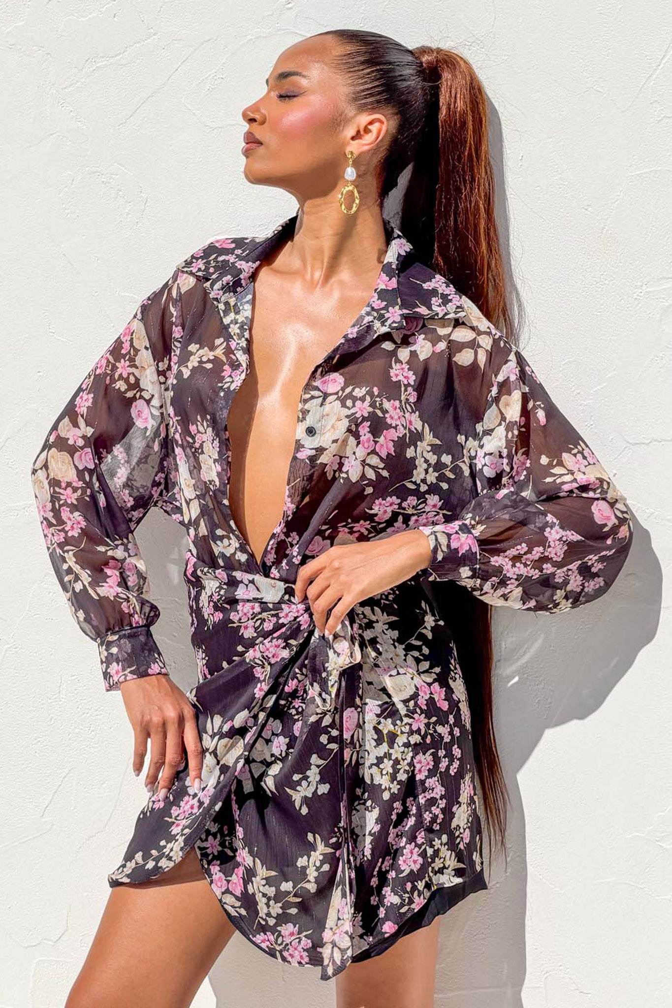 Azalea σετ πουκάμισο-κρουάζε μίνι φούστα floral μαύρο Azalea σετ πουκάμισο-κρουάζε μίνι φούστα floral μαύρο - Image 1