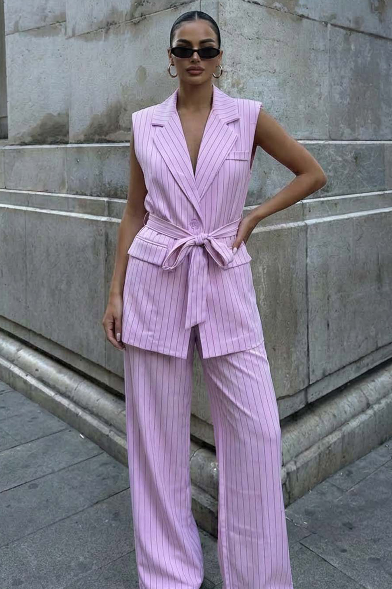 Bimbo σετ γιλέκο παντελόνι ριγέ με ζωνάκι λιλά Bimbo σετ γιλέκο παντελόνι ριγέ με ζωνάκι λιλά - Image 1