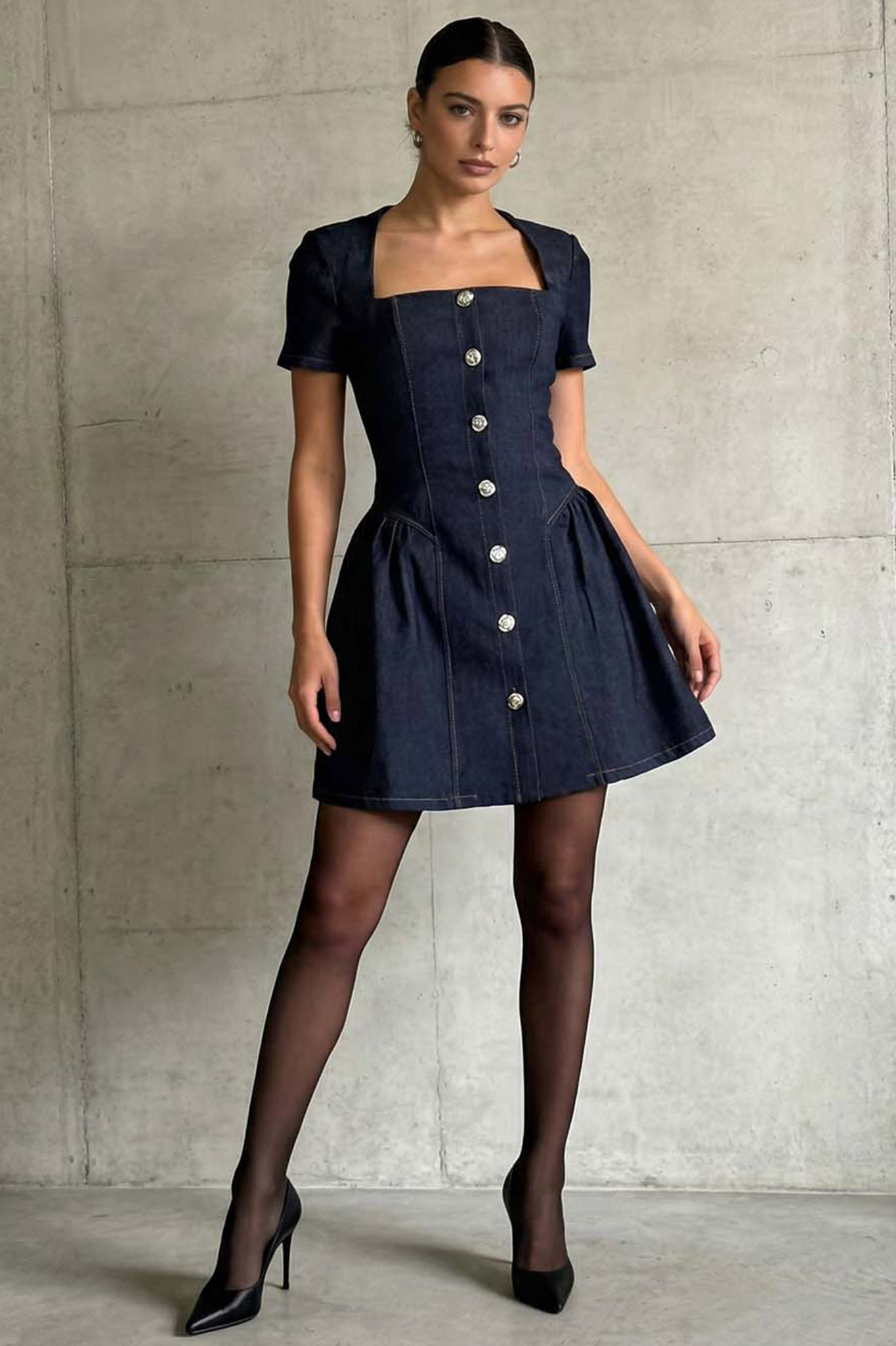 Blush μίνι τζιν φόρεμα με τετράγωνη λαιμόκοψη και κουμπιά μπλε σκούρο Blush μίνι τζιν φόρεμα με τετράγωνη λαιμόκοψη και κουμπιά μπλε σκούρο - Image 1