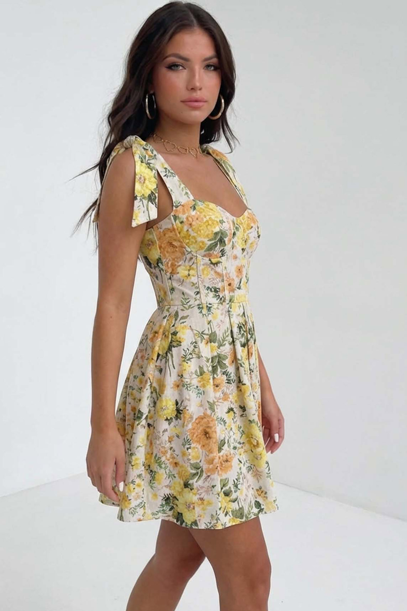Boden μίνι φλόραλ φόρεμα με δέσιμο στους ώμους κίτρινο - Image 1
