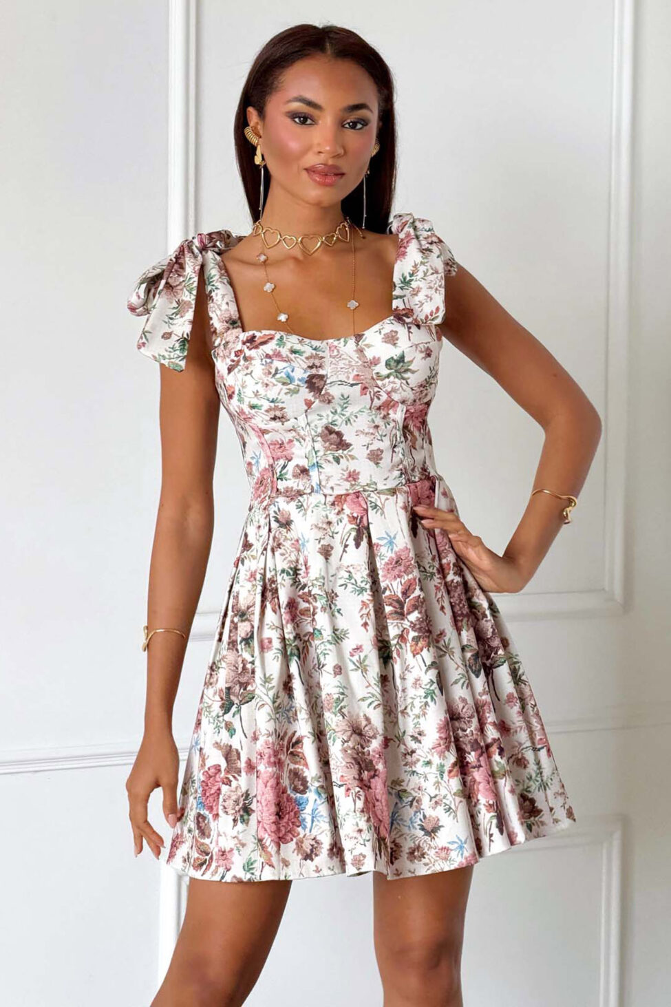 Boden μίνι φλόραλ φόρεμα με δέσιμο στους ώμους μπεζ - Image 2