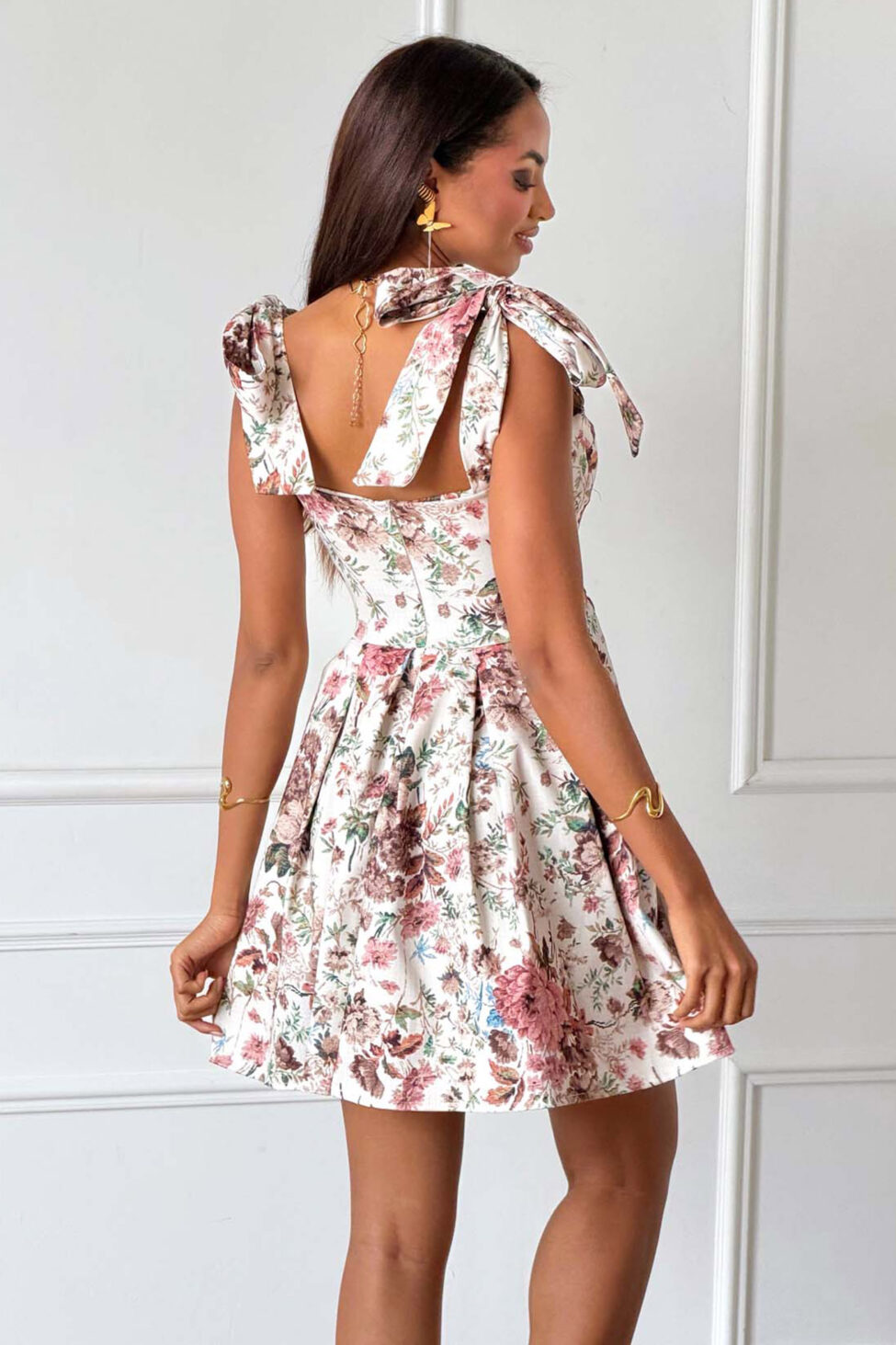 Boden μίνι φλόραλ φόρεμα με δέσιμο στους ώμους μπεζ - Image 3