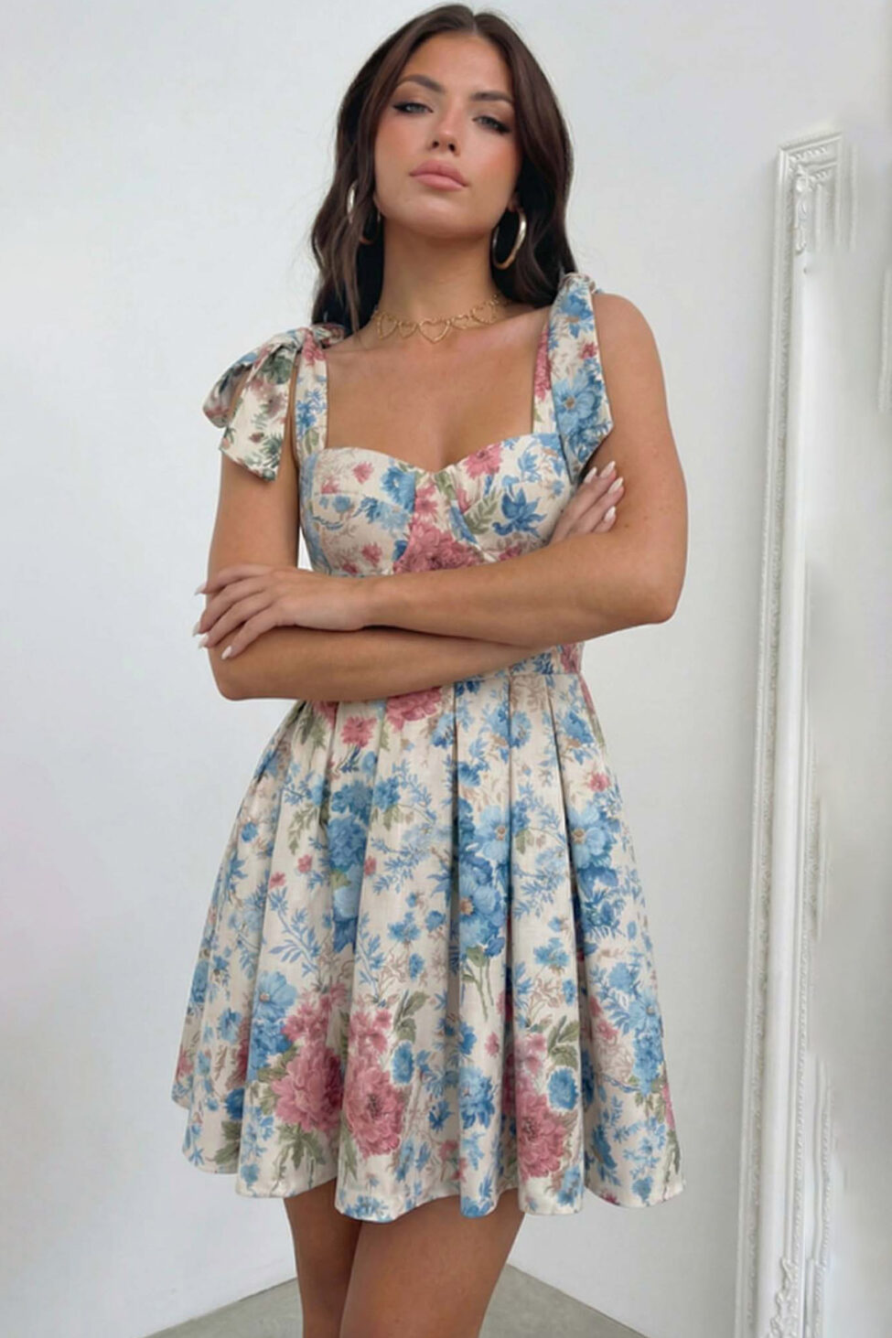 Boden μίνι φλόραλ φόρεμα με δέσιμο στους ώμους σιελ - Image 2