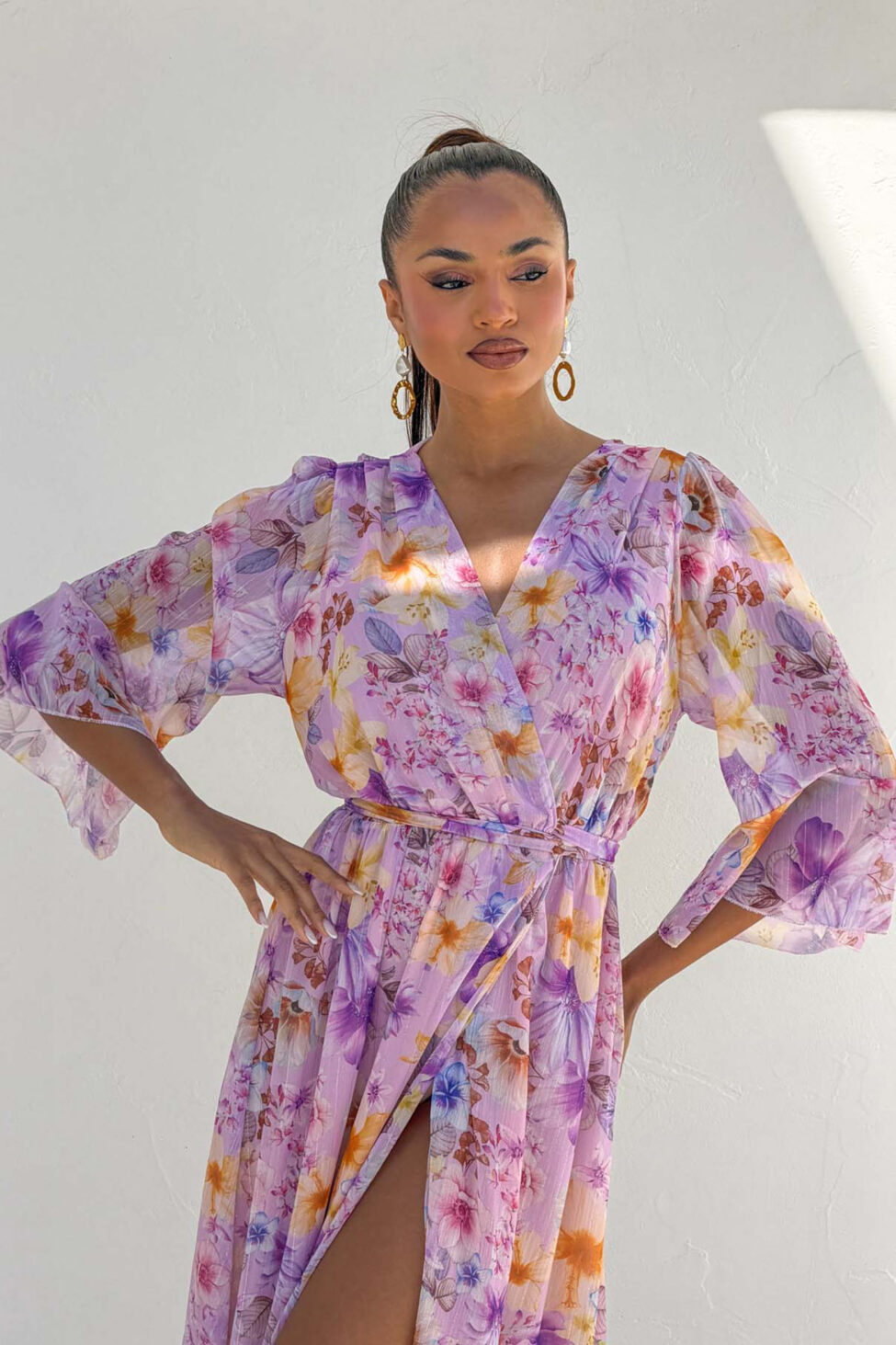 Elvira φόρεμα μάξι φλοράλ κορουαζέ με βολάν και μανίκια καμπάνα λιλά - Image 4