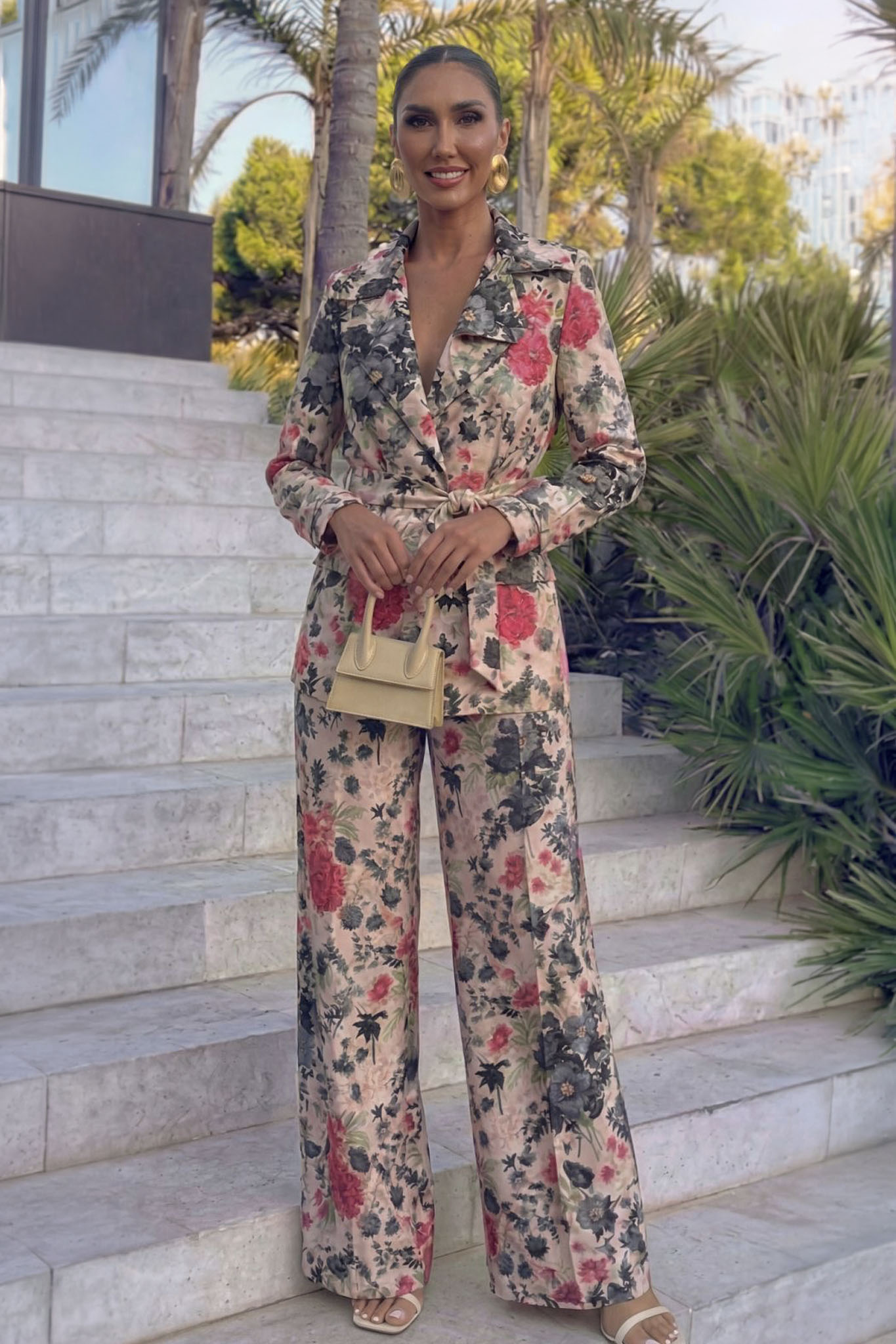 Emmaline σετ σακάκι παντελόνι φλοράλ μωβ Emmaline σετ σακάκι παντελόνι φλοράλ μωβ - Image 1