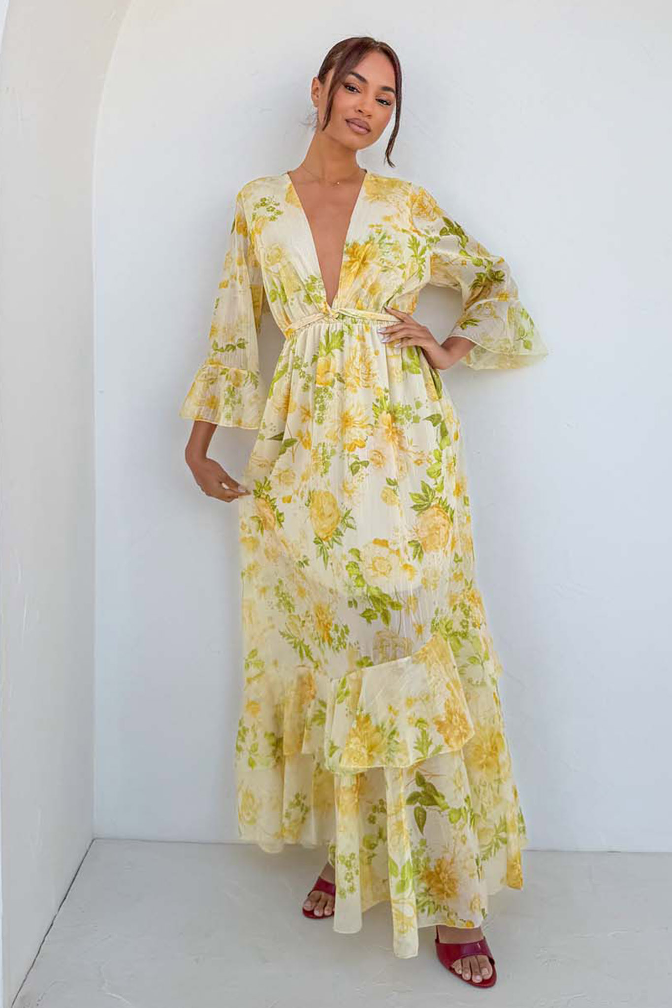 Jacklin φλοράλ φόρεμα κρουαζέ με βολάν και μανίκια καμπάνα κίτρινο - Image 1