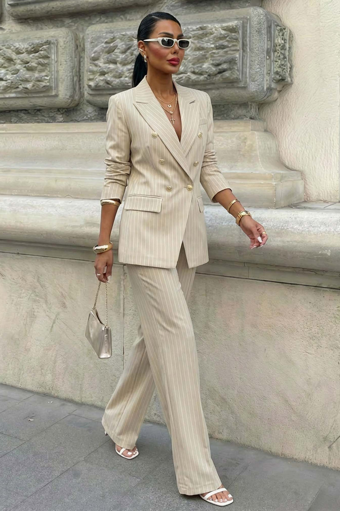 Lilian σετ ριγέ σακάκι παντελόνι μπεζ Lilian σετ ριγέ σακάκι παντελόνι μπεζ - Image 1