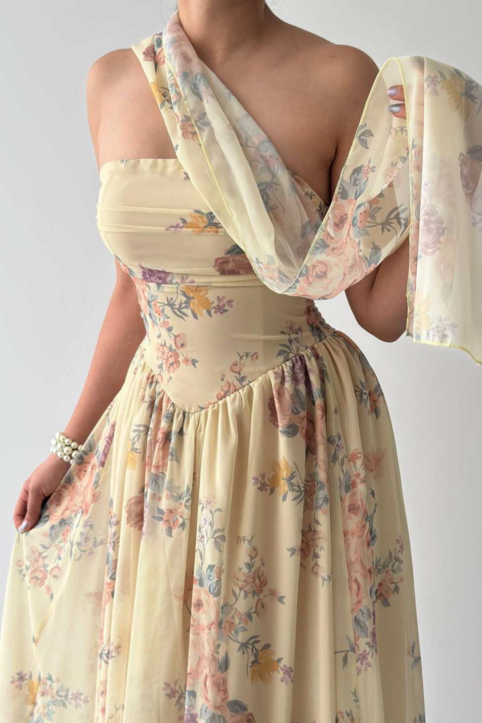 Livia Φόρεμα μαξι στράπλες φλοράλ με φουλάρι κίτρινο - Image 2