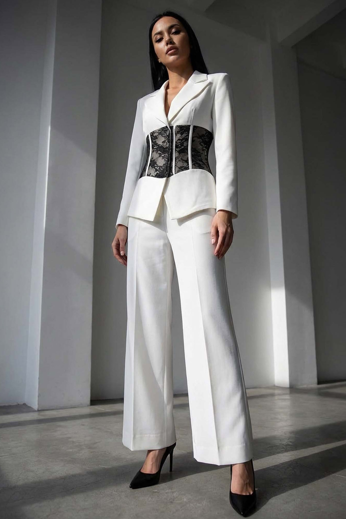 Maddie σετ σακάκι με κορσέ δαντέλα και παντελόνι λευκό - Image 1
