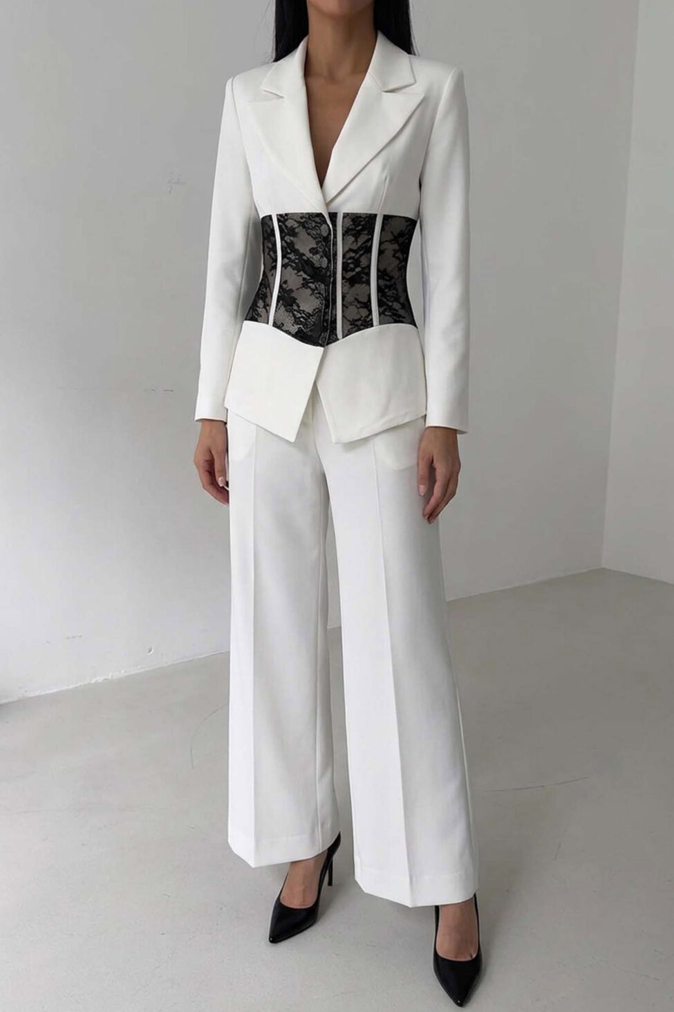Maddie σετ σακάκι με κορσέ δαντέλα και παντελόνι λευκό - Image 2
