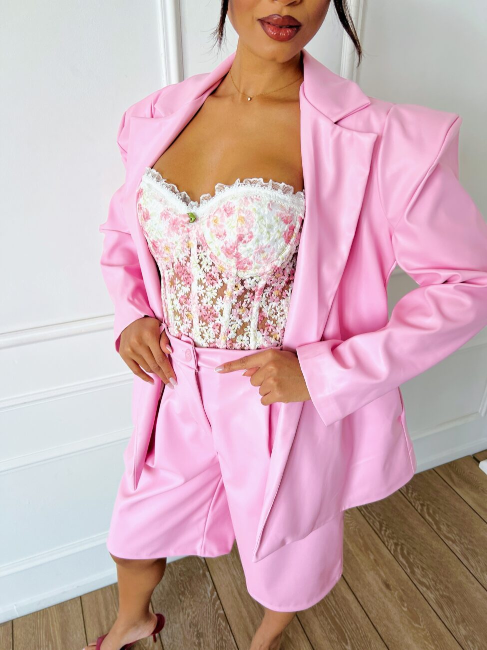 Spike σετ σακάκι βερμούδα από δερματίνη ροζ - Image 3