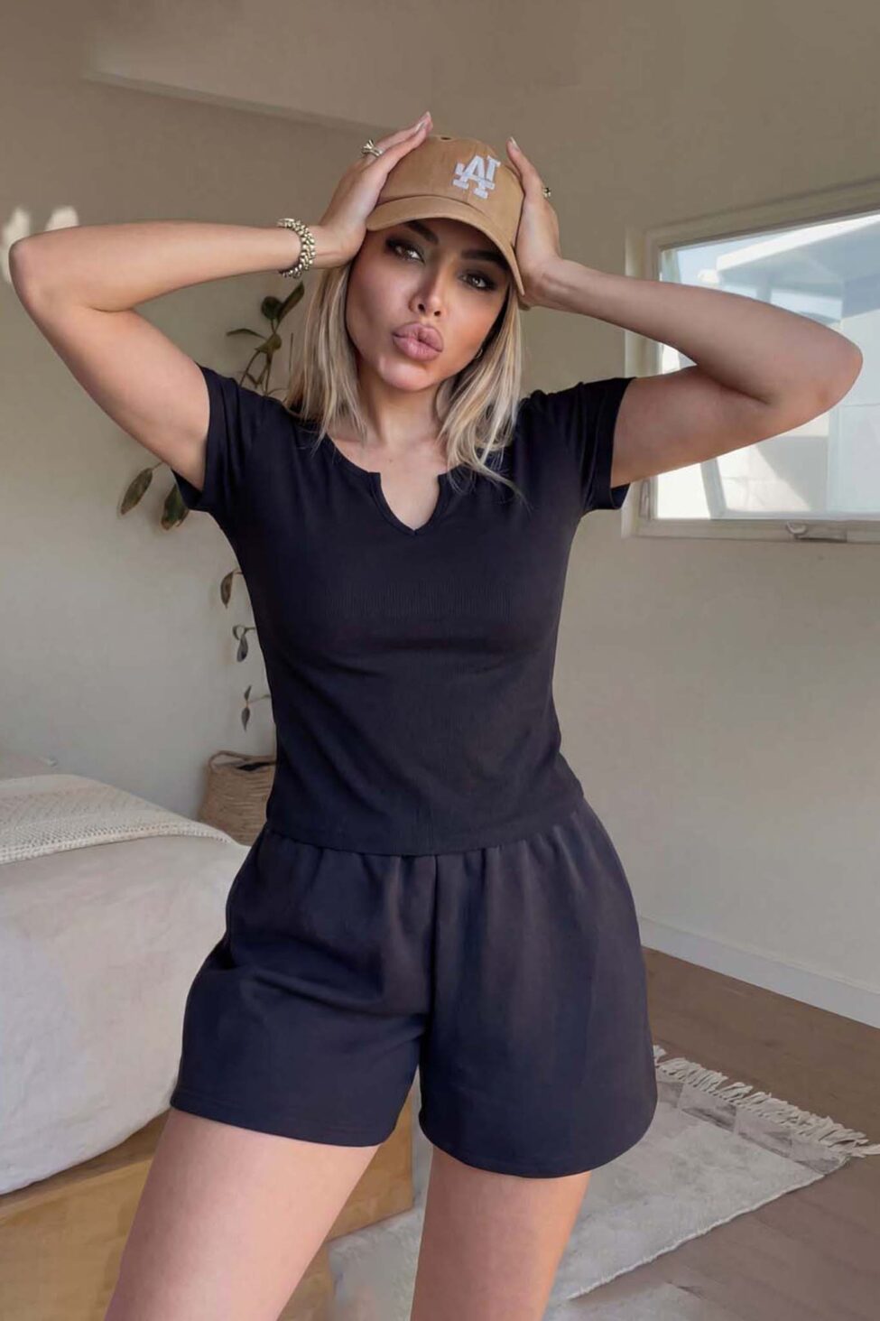 Aerin κοντομάνικη μπλούζα μαύρο - Image 3