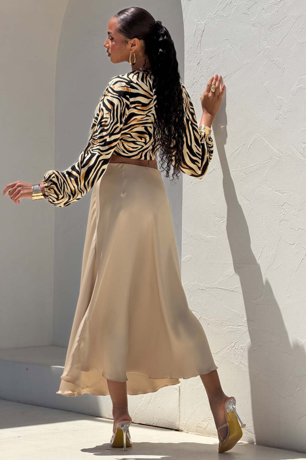 Akira μίντι σατέν φούστα μπεζ - Image 2