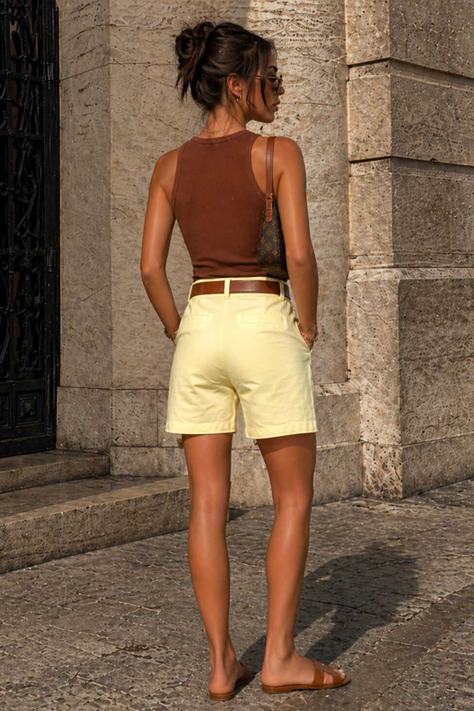 Armonia υφασμάτινη βερμούδα με ζωνάκι κίτρινο - Image 2