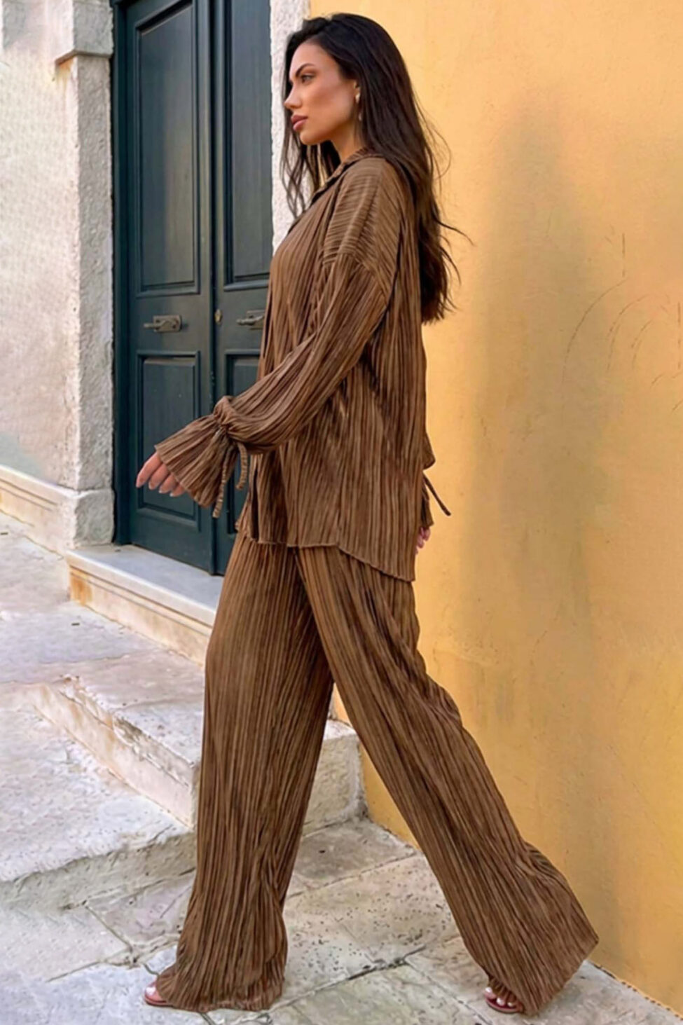 Axelia σετ πουκάμισο - παντελόνα πλισέ καφέ - Image 2