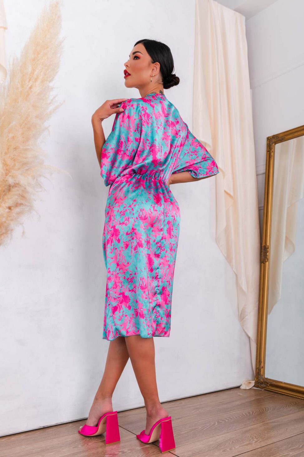 Colie Φόρεμα Μίντι Σατέν φούξια - Image 3