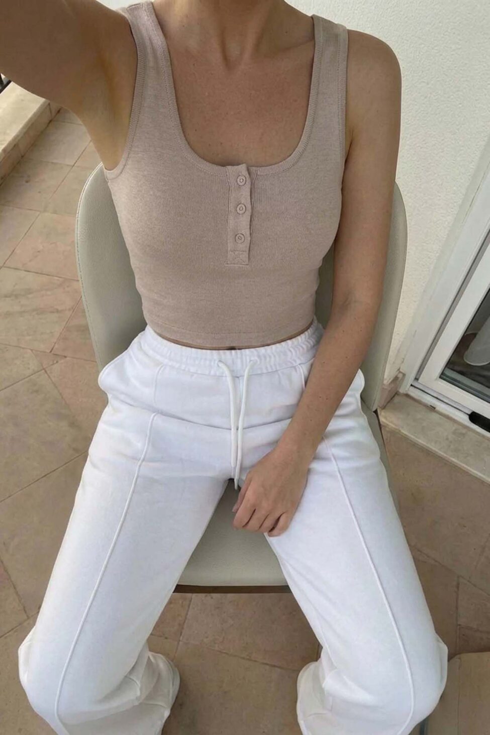 Cyan αμάνικο τοπ μπεζ - Image 2