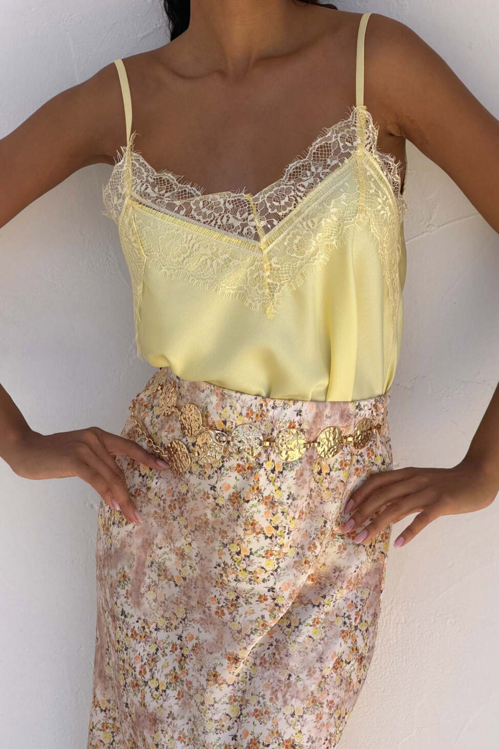 Elisia τοπ με τιράντες και δαντέλα κίτρινο - Image 2