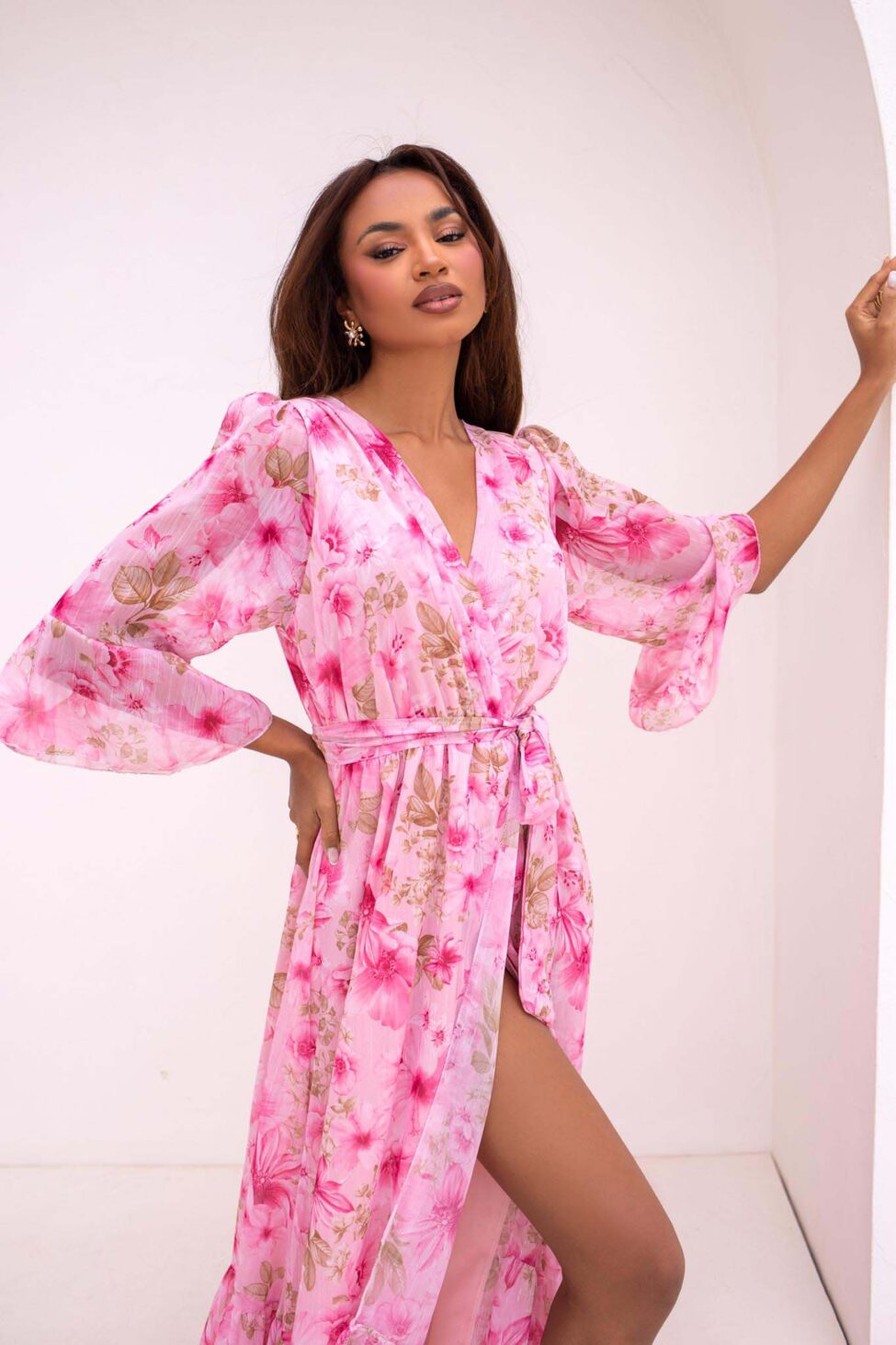 Elvira φόρεμα μάξι φλοράλ κορουαζέ με βολάν και μανίκια καμπάνα ροζ - Image 2