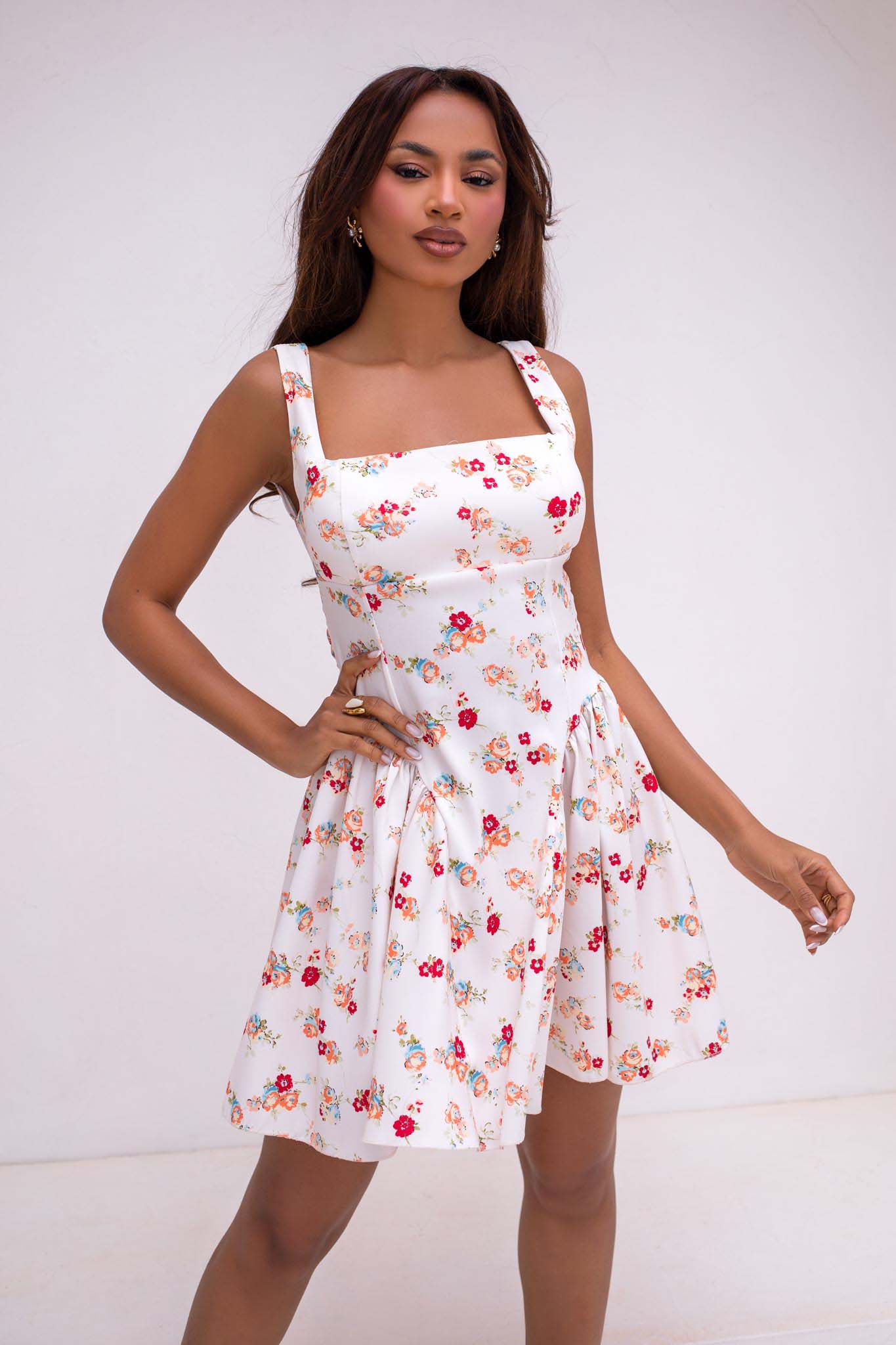 Farouche μίνι φόρεμα φλοράλ εξώπλατο με φιόγκο πίσω εκρού - Image 1