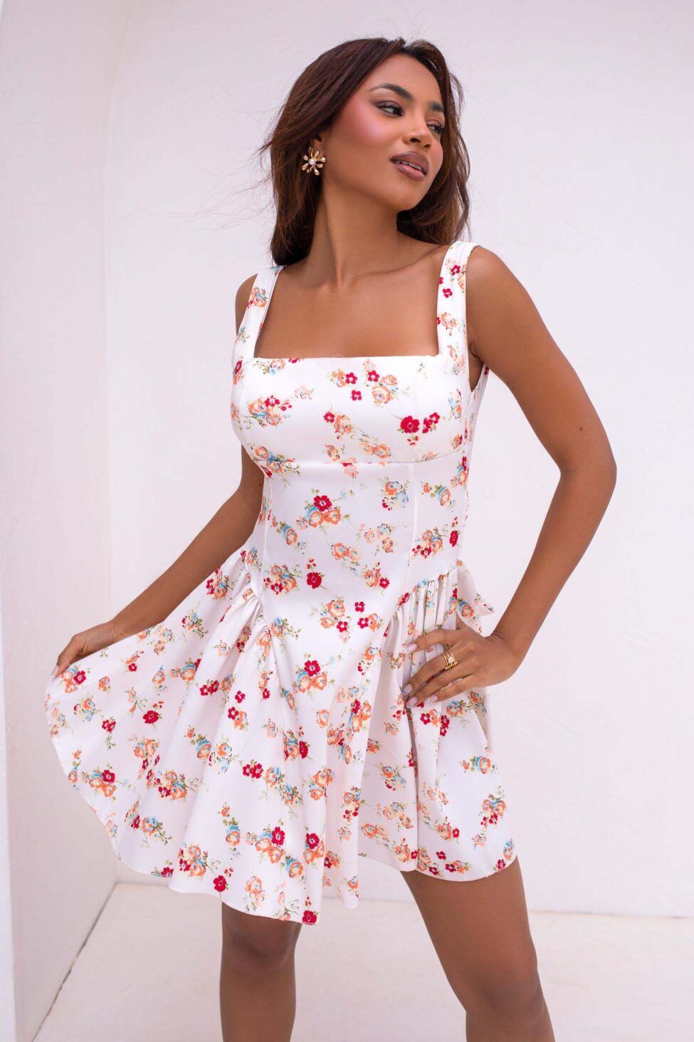 Farouche μίνι φόρεμα φλοράλ εξώπλατο με φιόγκο πίσω εκρού - Image 2